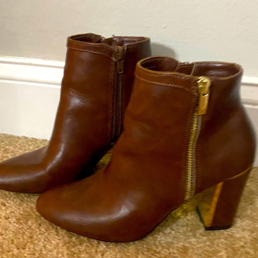 NWOB - brown and gold booties